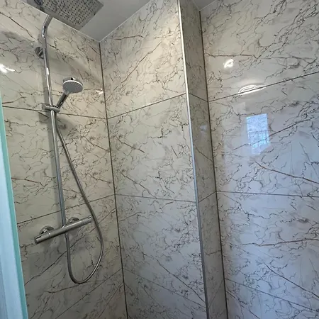 Bijou I - W Balcony, Mountain & Garden Views Pansiyon Mieders