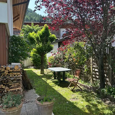 Homestay Bijou - W Balcony, Mountain & Garden Views