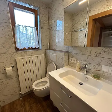 Alloggio in famiglia Bijou I - W Balcony, Mountain & Garden Views *